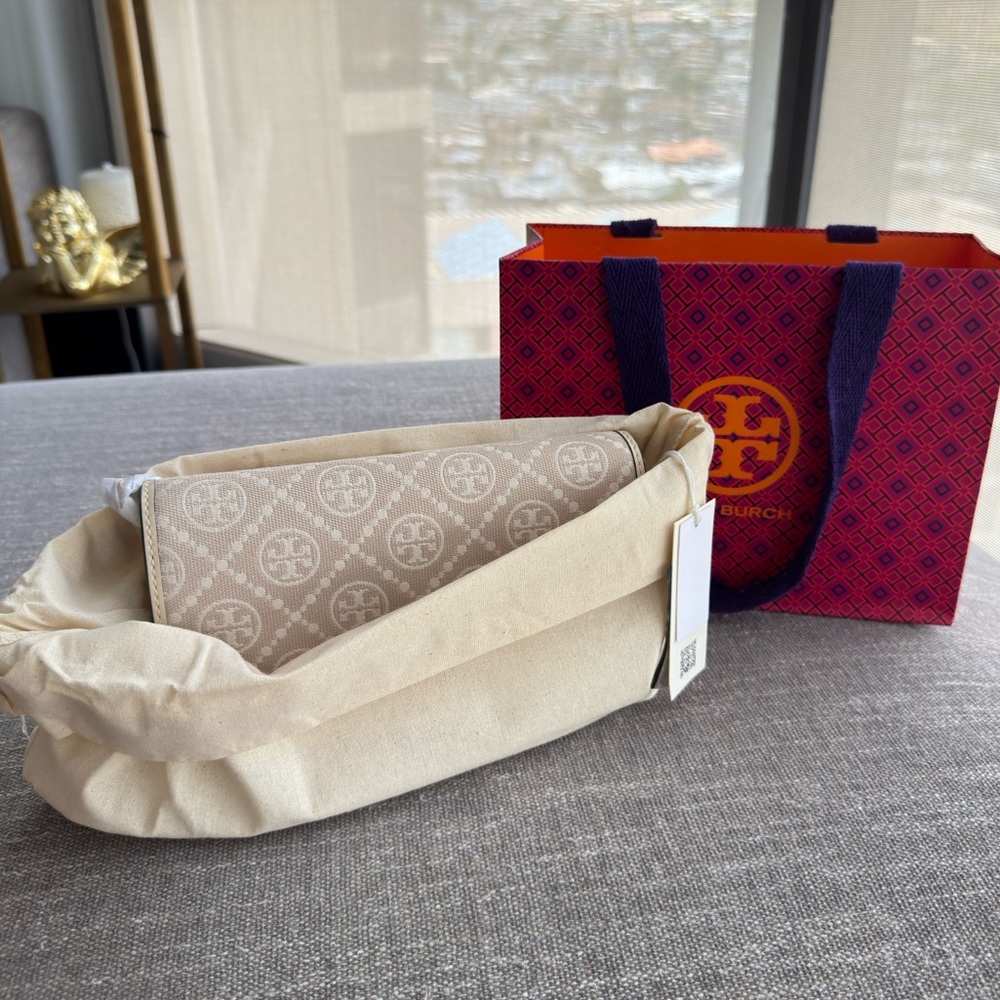 Tory Burch Beige and White Shoulder Bag - Picture 3 of 11